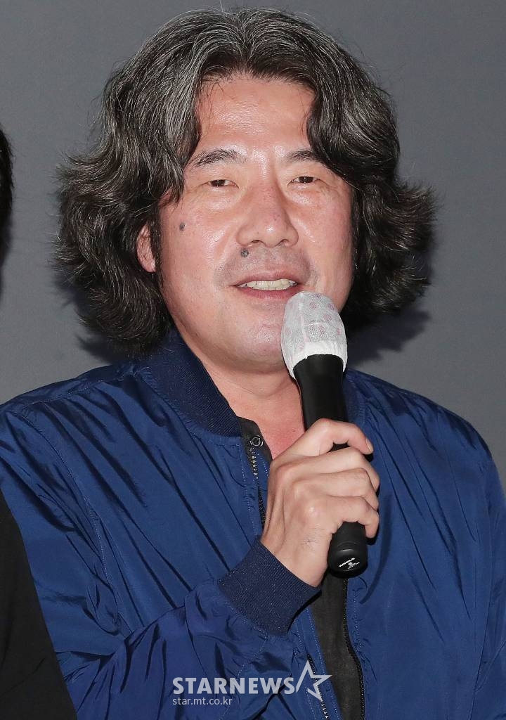 배우 오달수가 13일 오후 서울 송파구 파크하비오점에서 열린 독립영화 '요시찰' 언론시사회에 참석해 인사말을 하고 있다. '요시찰'은 모든 것이 통제 되고, 정해진 규정 안에서 살아야하는 감옥을 배경으로, 그 속에서 일어나는 사건을 그린 작품이다. 2021.10.13 /사진=김창현 기자 chmt@