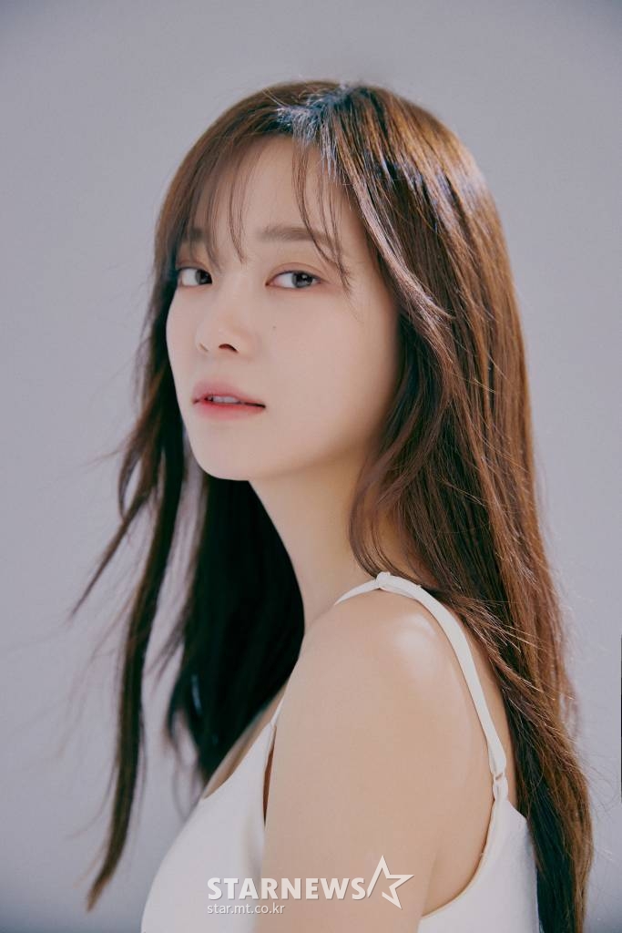 SBS 드라마 '사내맞선'의 주연배우 김세정이 화상 종영 인터뷰를 위해 포즈를 취하고 있다. '사내맞선'은 얼굴 천재 능력남 CEO와 정체를 속인 맞선녀 직원의 스릴 가득 '퇴사 방지' 오피스 로맨스다. /사진제공=젤리피쉬엔터테인먼트 2022.04.07 /사진=이동훈 기자 photoguy@