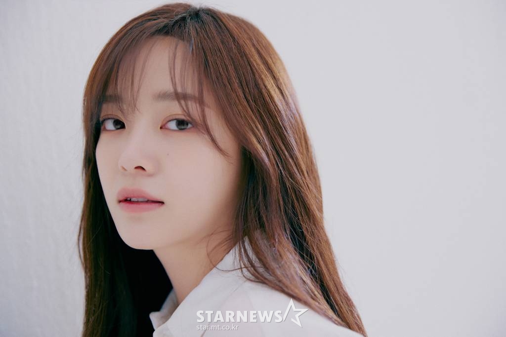 SBS 드라마 '사내맞선'의 주연배우 김세정이 화상 종영 인터뷰를 위해 포즈를 취하고 있다. '사내맞선'은 얼굴 천재 능력남 CEO와 정체를 속인 맞선녀 직원의 스릴 가득 '퇴사 방지' 오피스 로맨스다. /사진제공=젤리피쉬엔터테인먼트 2022.04.07 /사진=이동훈 기자 photoguy@