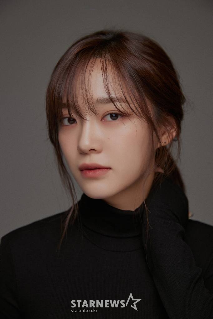 SBS 드라마 '사내맞선'의 주연배우 김세정이 화상 종영 인터뷰를 위해 포즈를 취하고 있다. '사내맞선'은 얼굴 천재 능력남 CEO와 정체를 속인 맞선녀 직원의 스릴 가득 '퇴사 방지' 오피스 로맨스다. /사진제공=젤리피쉬엔터테인먼트 2022.04.07 /사진=이동훈 기자 photoguy@