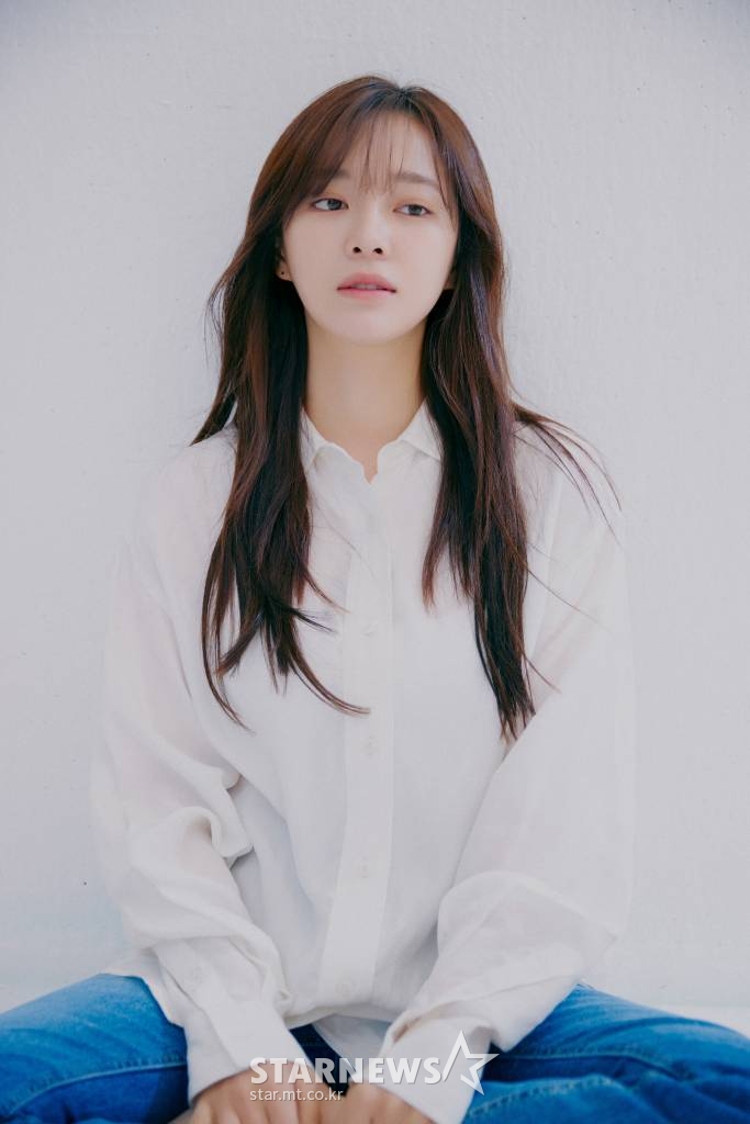 SBS 드라마 '사내맞선'의 주연배우 김세정이 화상 종영 인터뷰를 위해 포즈를 취하고 있다. '사내맞선'은 얼굴 천재 능력남 CEO와 정체를 속인 맞선녀 직원의 스릴 가득 '퇴사 방지' 오피스 로맨스다. /사진제공=젤리피쉬엔터테인먼트 2022.04.07 /사진=이동훈 기자 photoguy@