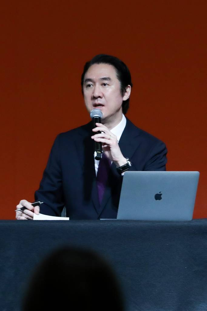 이진형 하이브 CCO (커뮤니케이션 총괄)가 9일(현지시간) 미국 라스베이거스 MGM 그랜드 컨퍼런스 센터에서 진행된 'BTS PERMISSION TO DANCE THE CITY - LAS VEGAS' 하이브 더 시티 프로젝트 관계자 간담회에서 발언을 하고 있다. /사진제공=빅히트 뮤직 하이브