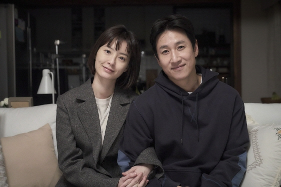공포 스릴러 '잠'의 주인공 정유미와 이선균