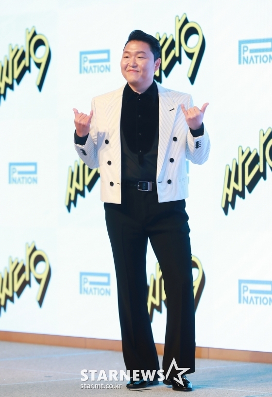가수 싸이(PSY)가 29일 오후 서울 영등포구 페어몬트 앰배서더 서울에서 진행된 정규 9집 '싸다9' 발매기념 청음회에 참석해 포즈를 취하고 있다. /사진=이동훈 기자