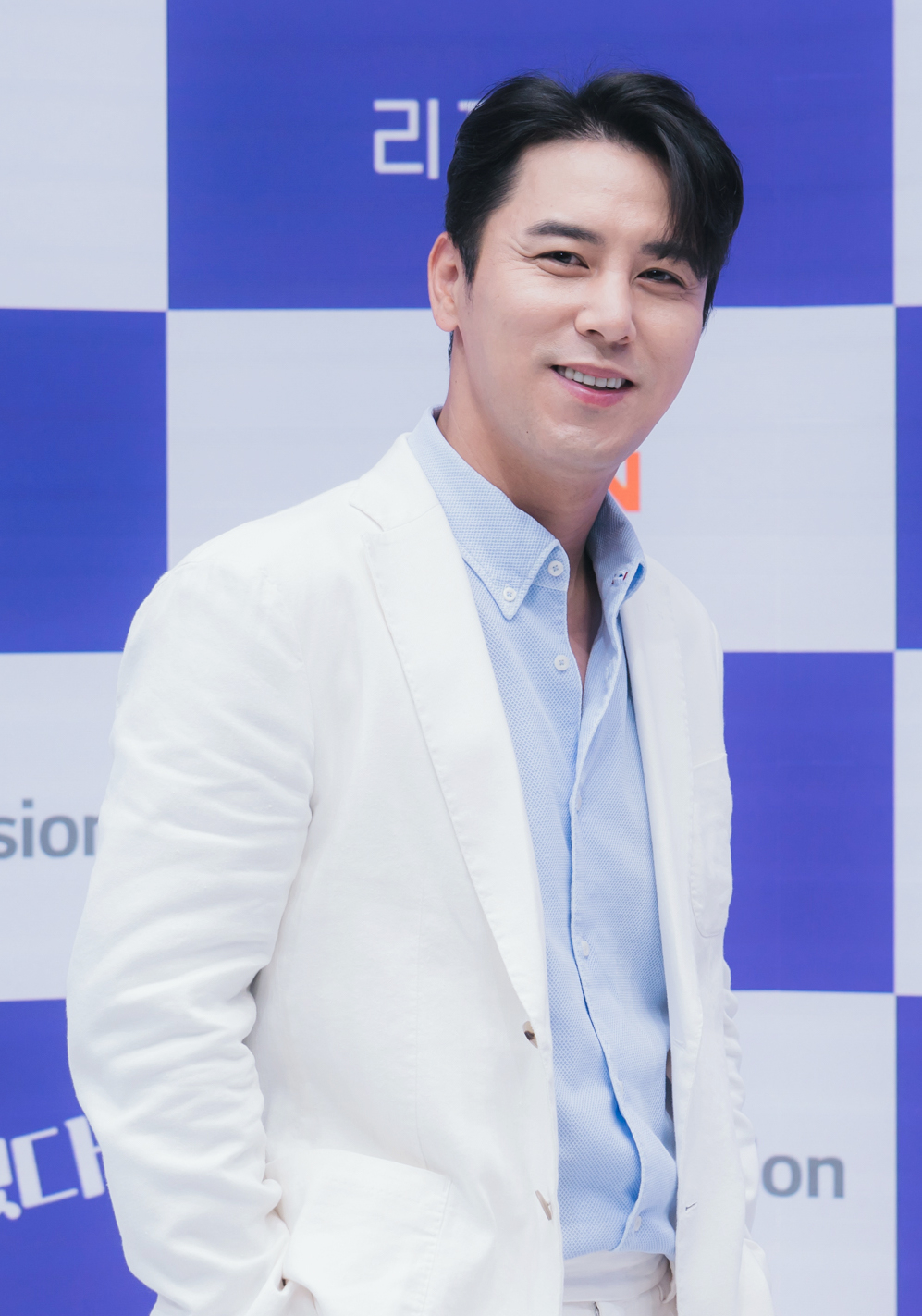 가수 장민호가 29일 오전 온라인 생중계로 진행된 LG헬로비전 새 예능 '엄마는 예뻤다' 제작발표회에 참석해 포즈를 취하고 있다. 엄마의 예뻤던 청춘을 다시 되돌려주는 건강 솔루션 메이크오버 프로그램 '엄마는 예뻤다'는 내달 1일 첫 방송된다. /사진제공=LG헬로비전 2022.04.29 /사진=이동훈 기자 photoguy@