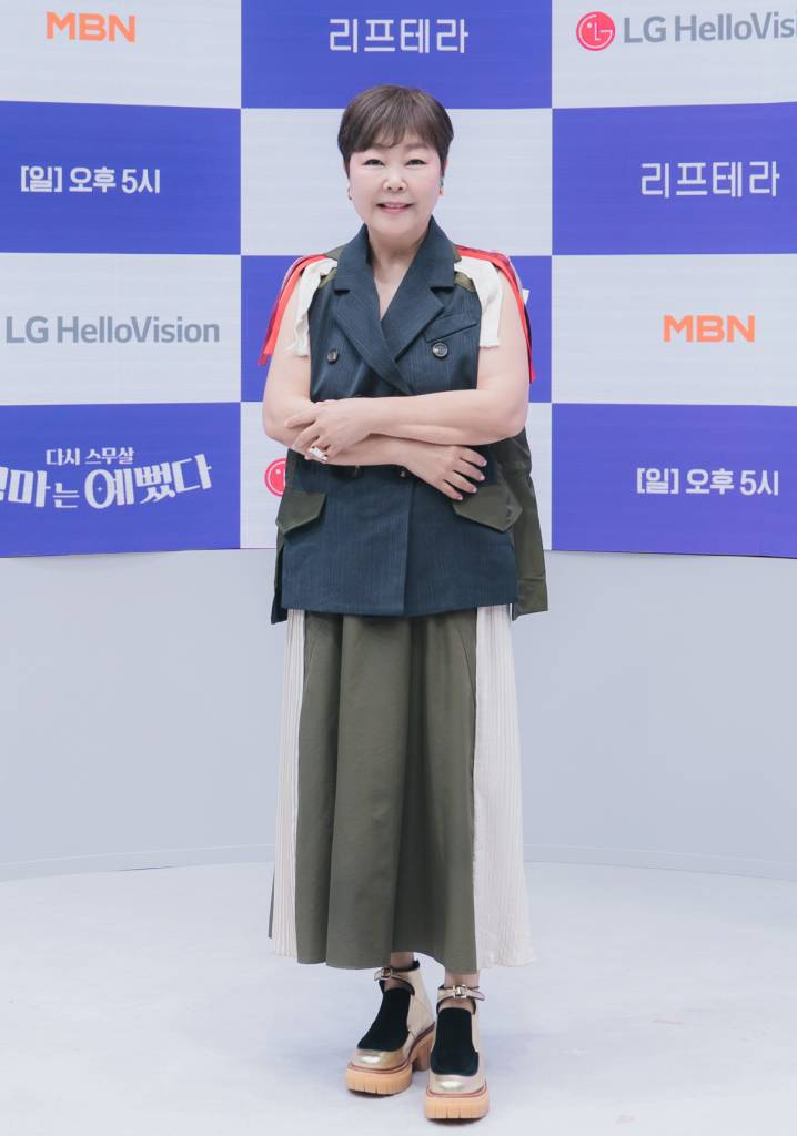 메이크업 아티스트 이경민이 29일 오전 온라인 생중계로 진행된 LG헬로비전 새 예능 '엄마는 예뻤다' 제작발표회에 참석해 포즈를 취하고 있다. 엄마의 예뻤던 청춘을 다시 되돌려주는 건강 솔루션 메이크오버 프로그램 '엄마는 예뻤다'는 내달 1일 첫 방송된다. /사진제공=LG헬로비전 2022.04.29 /사진=이동훈 기자 photoguy@