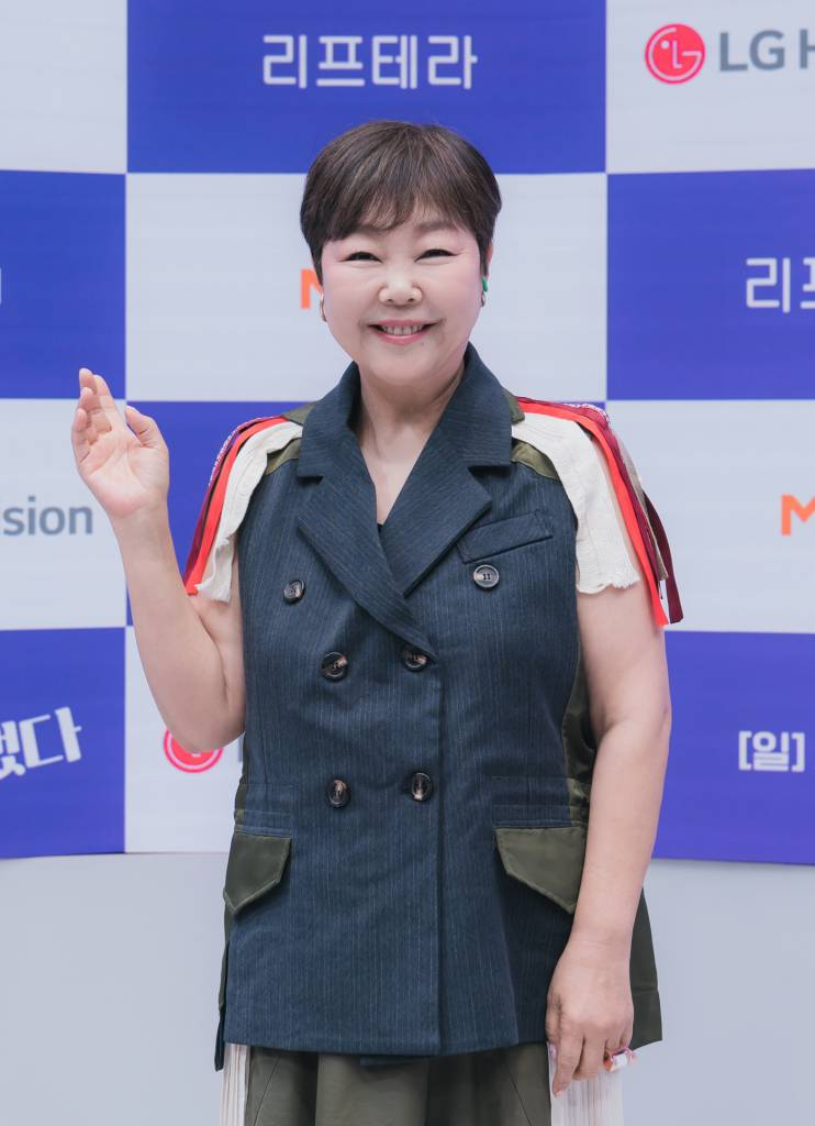 메이크업 아티스트 이경민이 29일 오전 온라인 생중계로 진행된 LG헬로비전 새 예능 '엄마는 예뻤다' 제작발표회에 참석해 포즈를 취하고 있다. 엄마의 예뻤던 청춘을 다시 되돌려주는 건강 솔루션 메이크오버 프로그램 '엄마는 예뻤다'는 내달 1일 첫 방송된다. /사진제공=LG헬로비전 2022.04.29 /사진=이동훈 기자 photoguy@