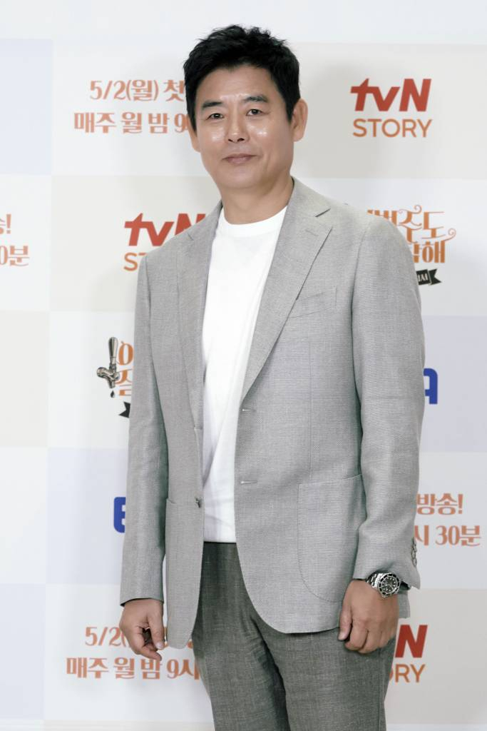 배우 성동일이 2일 오후 온라인으로 진행된 ENA & tvN STORY 새 예능 '이번주도 잘 부탁해' 제작발표에 참석해 포즈를 취하고 있다. 2022.05.02 <사진=ENA & tvN STORY> /사진=임성균 기자 tjdrbs23@
