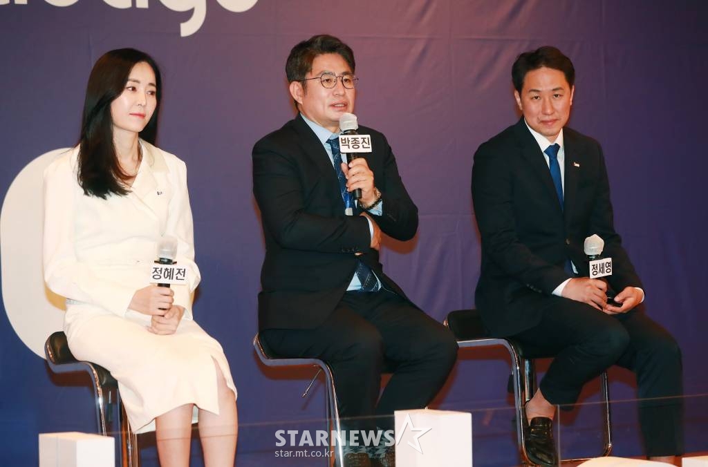 IHQ 정혜전 상무, 박종진 총괄사장, 정세영 이사가 3일 오후 서울 중구 소공동 롯데호텔에서 진행된 IHQ OTT(온라인 동영상 스트리밍 서비스) '바바요'(babayo) 론칭 기자간담회에 참석해 질문에 답하고 있다. /2022.05.03 /사진=이동훈 기자 photoguy@