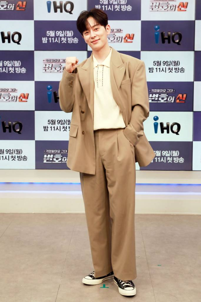 그룹 보이프렌드 동현이 9일 오후 온라인으로 진행된 IHQ 새 예능프로그램 '변호의 신' 제작발표회에 참석해 포즈를 취하고 있다. 2022.05.09 /사진=임성균 기자 tjdrbs23@