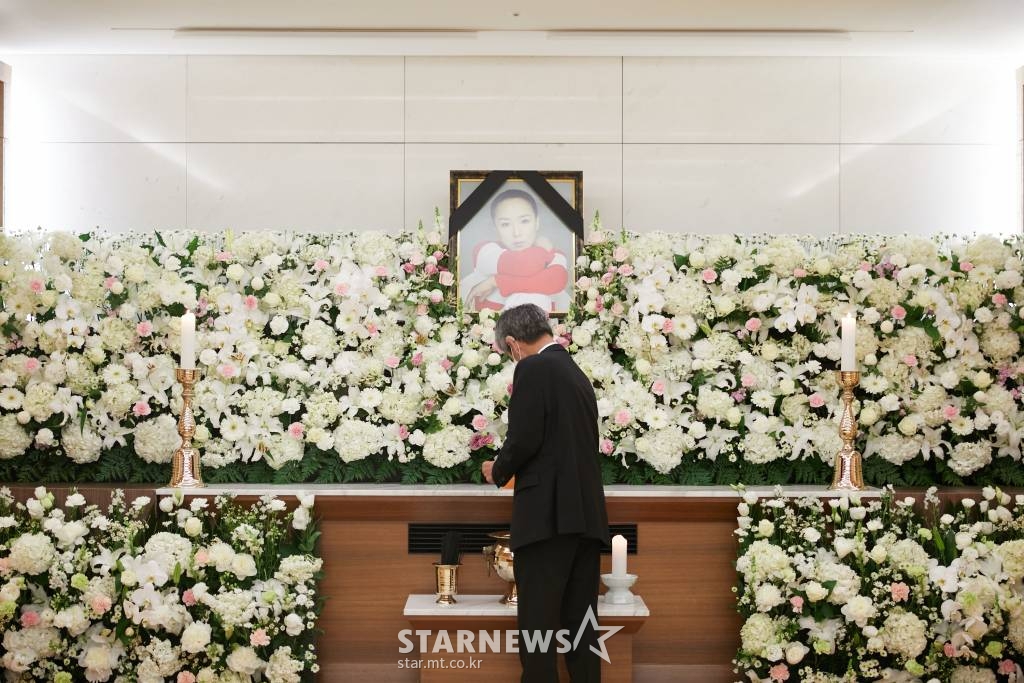 한국 영화의 큰 별 故 강수연의 빈소가 8일 삼성서울병원 장례식장에 차려져 있다. /사진제공=故강수연배우장례위원회 /사진=이동훈 기자 photoguy@