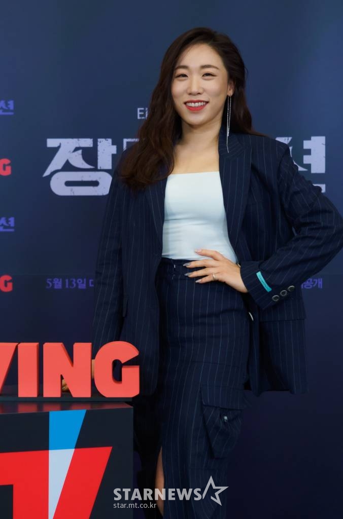 배우 이미도가 10일 오후 온라인 생중계로 진행된 티빙 오리지널 '장미맨션' 제작발표회에 앞서 포즈를 취하고 있다. 사라진 언니를 찾기 위해 돌아오고 싶지 않던 집에 온 지나(임지연 분)가 형사 민수(윤균상 분)와 함께 수상한 이웃들을 추적하면서 예상치 못한 진실을 마주하게 되는 미스터리 스릴러 '장미맨션'은 오는 13일 공개된다. /사진제공=티빙 2022.05.10 /사진=이동훈 기자 photoguy@