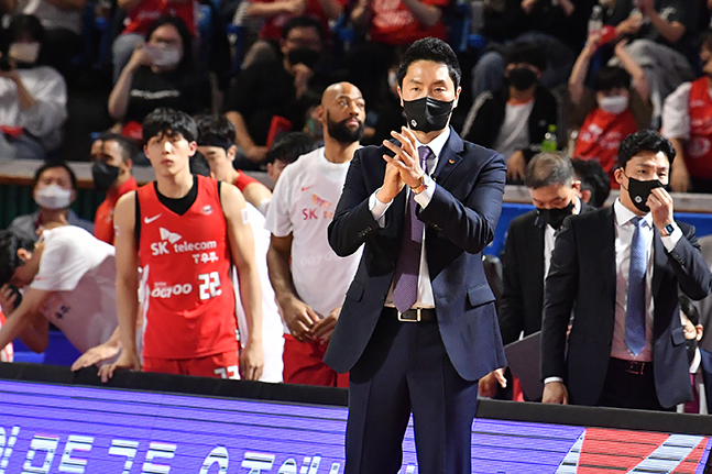 프로농구 서울 SK 전희철 감독. /사진=KBL