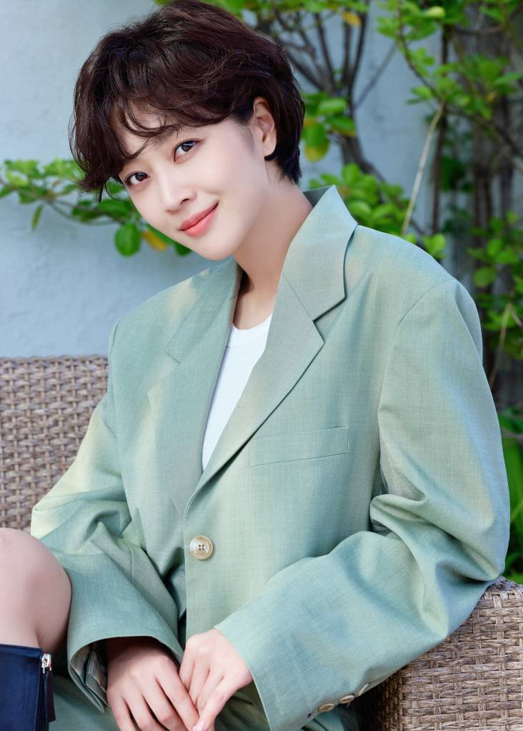 tvN 드라마 '군검사 도베르만'의 주연배우 조보아가 2일 오전 진행된 종영 라운드 인터뷰를 위해 포즈를 취하고 있다. '군검사 도베르만'은 돈을 위해 군검사가 된 도배만과 복수를 위해 군검사가 된 차우인이 만나 군대 내의 검고 썩은 악을 타파하며 진짜 군검사로 성장하는 이야기를 그린 드라마다. /사진제공=키이스트