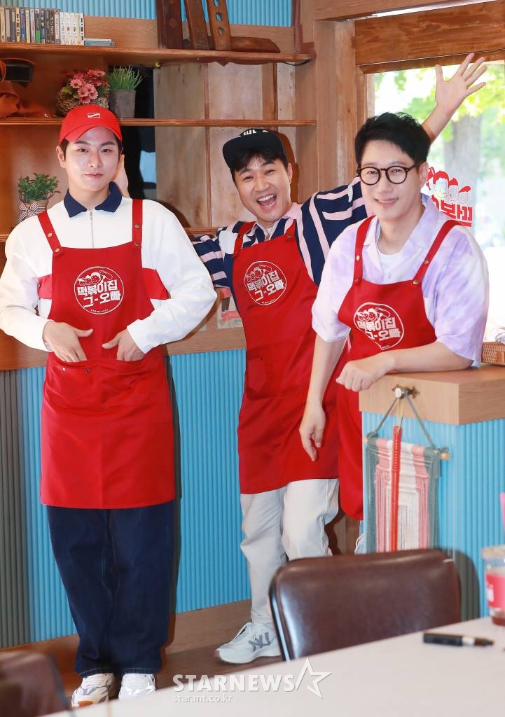 2022.05.10 떡볶이집 그 오빠 인터뷰 - 이이경 지석진 김종민 /사진=이동훈 기자 photoguy@