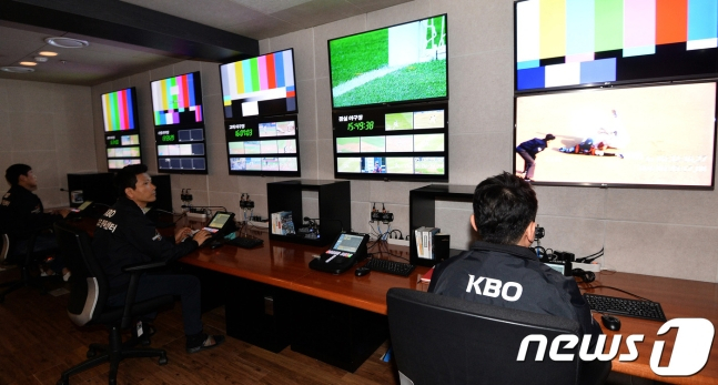 KBO 비디오 판독실 모습. /사진=뉴스1