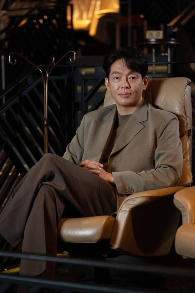 영화 '범죄도시2'의 배우 박지환이 17일 오전 화상으로 진행된 인터뷰를 위해 포즈를 취하고 있다. 괴물형사 '마석도'와 금천서 강력반이 베트남 일대를 장악한 최강 빌런 '강해상'을 잡기 위해 펼치는 통쾌한 범죄 소탕 작전을 그린 영화 '범죄도시2'는 오는18일 개봉한다. /사진제공=에이비오엔터테인먼트 2022.05.17 /사진=이동훈 기자 photoguy@
