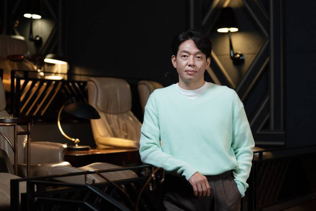 영화 '범죄도시2'의 배우 박지환이 17일 오전 화상으로 진행된 인터뷰를 위해 포즈를 취하고 있다. 괴물형사 '마석도'와 금천서 강력반이 베트남 일대를 장악한 최강 빌런 '강해상'을 잡기 위해 펼치는 통쾌한 범죄 소탕 작전을 그린 영화 '범죄도시2'는 오는18일 개봉한다. /사진제공=에이비오엔터테인먼트 2022.05.17 /사진=이동훈 기자 photoguy@
