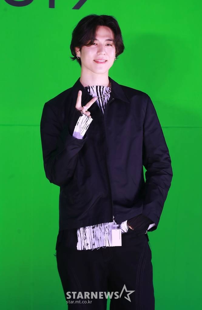그룹 갓세븐(GOT7) 유겸이 23일 오후 서울 강남구 한 호텔에서 진행된 새 미니앨범 'GOT7' 발매기념 기자간담회에 참석해 포즈를 취하고 있다. 이번 앨범에는 타이틀 곡 'NANANA'를 비롯해, 'TRUTH', 'Drive Me To The Moon', 'TWO', 'Don't Care About Me', 'Don't Leave Me Alone' 등 6곡이 수록됐다. /2022.05.23 /사진=이동훈 기자 photoguy@
