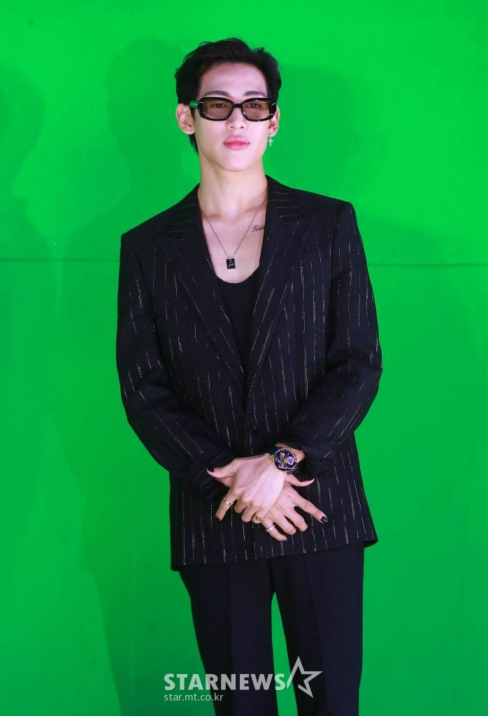 그룹 갓세븐(GOT7) 뱀뱀이 23일 오후 서울 강남구 한 호텔에서 진행된 새 미니앨범 'GOT7' 발매기념 기자간담회에 참석해 포즈를 취하고 있다. 이번 앨범에는 타이틀 곡 'NANANA'를 비롯해, 'TRUTH', 'Drive Me To The Moon', 'TWO', 'Don't Care About Me', 'Don't Leave Me Alone' 등 6곡이 수록됐다. /2022.05.23 /사진=이동훈 기자 photoguy@