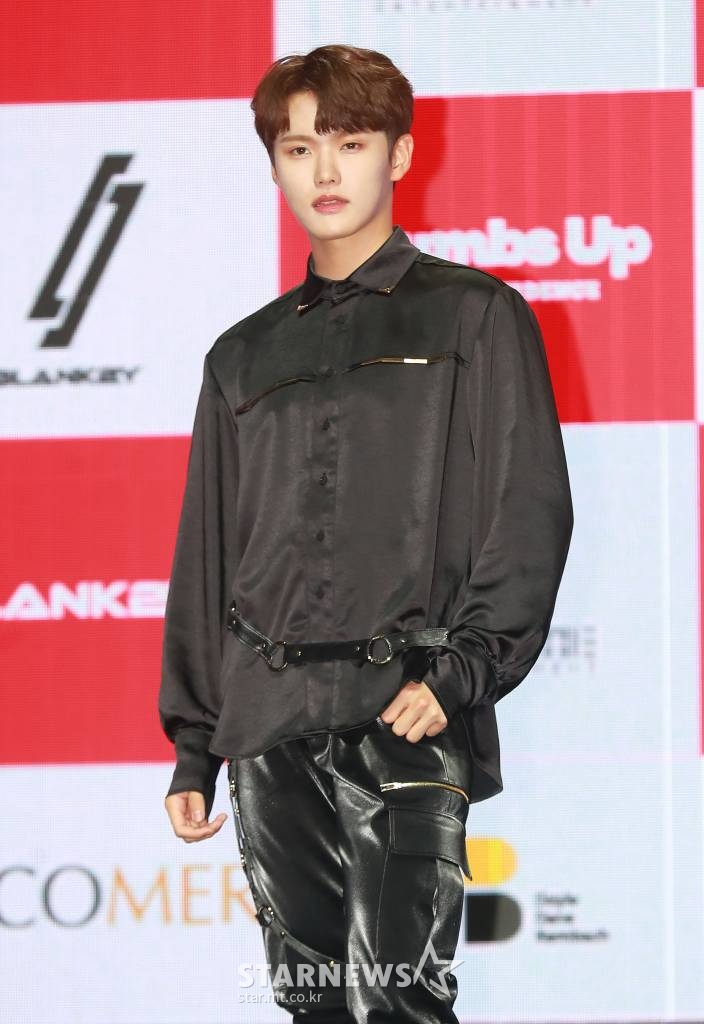 그룹 블랭키(BLANK2Y) 동혁이 24일 오후 서울 광장동 예스24라이브홀에서 진행된 첫 번째 미니앨범 'K2Y I : CONFIDENCE Thumbs Up'(키원 컨피던스 떰즈업) 발매기념 쇼케이스에서 포즈를 취하고 있다.  K2Y 3부작의 첫 번째 시리즈인 이번 앨범은 장기간 이어진 팬데믹으로 몸과 마음이 지친 전 세계인들에게 자신감을 심어주겠다는 블랭키의 음악적 포부를 담고 있다. /2022.05.24 /사진=이동훈 기자 photoguy@