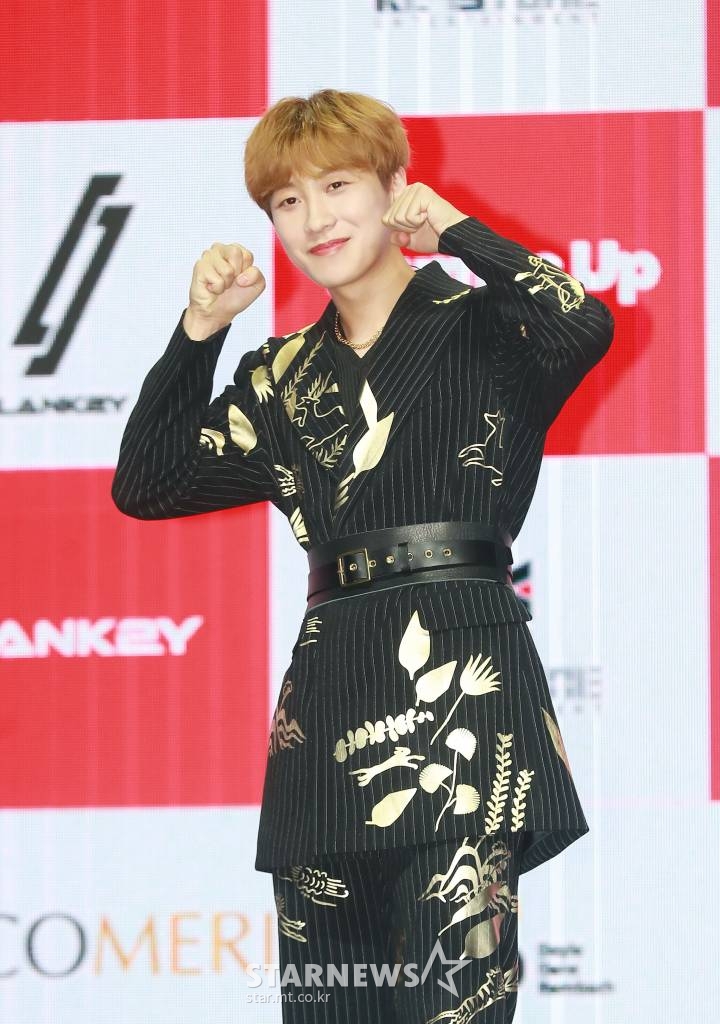 그룹 블랭키(BLANK2Y) U가 24일 오후 서울 광장동 예스24라이브홀에서 진행된 첫 번째 미니앨범 'K2Y I : CONFIDENCE Thumbs Up'(키원 컨피던스 떰즈업) 발매기념 쇼케이스에서 포즈를 취하고 있다.  K2Y 3부작의 첫 번째 시리즈인 이번 앨범은 장기간 이어진 팬데믹으로 몸과 마음이 지친 전 세계인들에게 자신감을 심어주겠다는 블랭키의 음악적 포부를 담고 있다. /2022.05.24 /사진=이동훈 기자 photoguy@