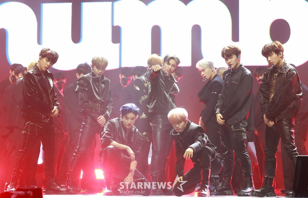 그룹 블랭키(BLANK2Y)가 24일 오후 서울 광장동 예스24라이브홀에서 진행된 첫 번째 미니앨범 'K2Y I : CONFIDENCE Thumbs Up'(키원 컨피던스 떰즈업) 발매기념 쇼케이스에서 신곡을 선보이고 있다.  K2Y 3부작의 첫 번째 시리즈인 이번 앨범은 장기간 이어진 팬데믹으로 몸과 마음이 지친 전 세계인들에게 자신감을 심어주겠다는 블랭키의 음악적 포부를 담고 있다. /2022.05.24 /사진=이동훈 기자 photoguy@