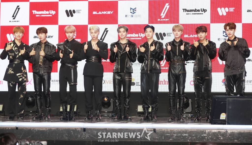 그룹 블랭키(BLANK2Y)가 24일 오후 서울 광장동 예스24라이브홀에서 진행된 첫 번째 미니앨범 'K2Y I : CONFIDENCE Thumbs Up'(키원 컨피던스 떰즈업) 발매기념 쇼케이스에서 포즈를 취하고 있다. K2Y 3부작의 첫 번째 시리즈인 이번 앨범은 장기간 이어진 팬데믹으로 몸과 마음이 지친 전 세계인들에게 자신감을 심어주겠다는 블랭키의 음악적 포부를 담고 있다. /2022.05.24 /사진=이동훈 기자 photoguy@