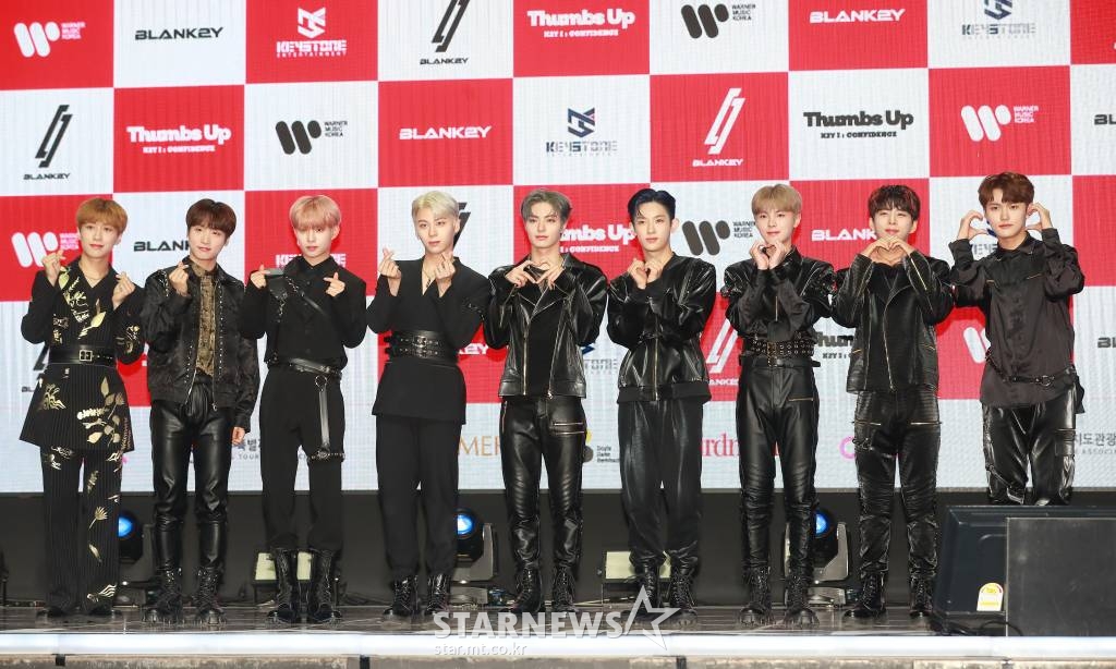 그룹 블랭키(BLANK2Y)가 24일 오후 서울 광장동 예스24라이브홀에서 진행된 첫 번째 미니앨범 'K2Y I : CONFIDENCE Thumbs Up'(키원 컨피던스 떰즈업) 발매기념 쇼케이스에서 포즈를 취하고 있다. K2Y 3부작의 첫 번째 시리즈인 이번 앨범은 장기간 이어진 팬데믹으로 몸과 마음이 지친 전 세계인들에게 자신감을 심어주겠다는 블랭키의 음악적 포부를 담고 있다. /2022.05.24 /사진=이동훈 기자 photoguy@