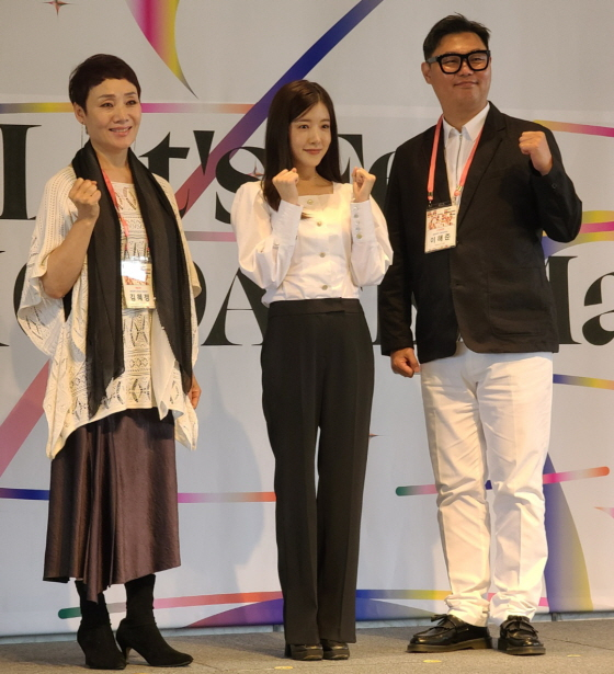 오른쪽부터 이해준 MODAFE 조직위원장 , 정인선 홍보대사, 김혜정 예술감독/사진=스타뉴스