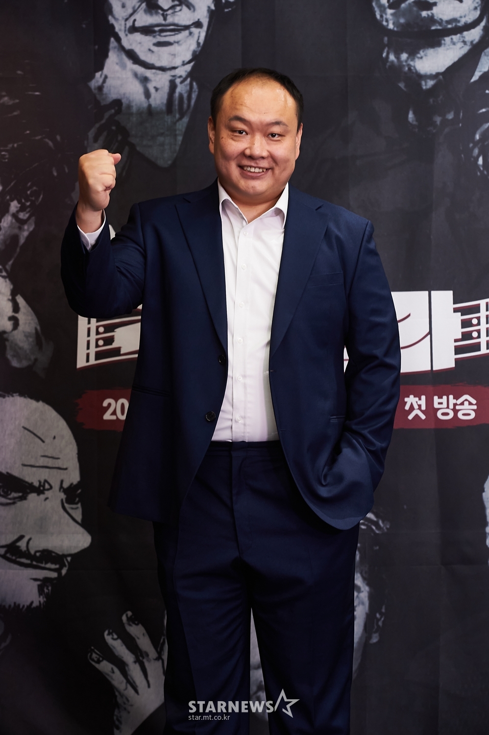 배우 이호철이 2일 오후 온라인 생중계로 진행된 MBC 새 예능 '악카펠라' 제작발표회에 참석해 포즈를 취하고 있다. 겉모습은 거칠어도 마음은 한없이 부드러운 대한민국 최고의 악역 배우들이 아카펠라에 도전하는 상상초월 음악(惡) 예능 '악카펠라'는 오늘(2일) 첫 방송된다. /사진제공=MBC 2022.06.02 /사진=이동훈 기자 photoguy@