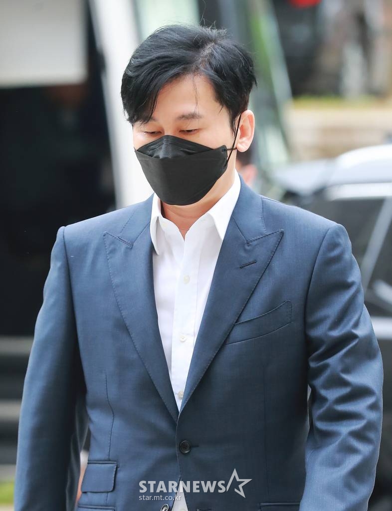 그룹 아이콘 전 멤버 비아이의 마약 수사 무마 혐의를 받는 양현석(52) 전 YG엔터테인먼트 대표 프로듀서가 25일 오전 서울 서초동 서울중앙지법에서 열린 4차 공판에 출석하고 있다. /2022.04.25 /사진=이동훈 기자 photoguy@