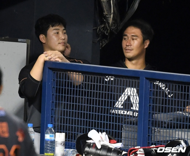 한화 김민우(왼쪽)와 장민재.