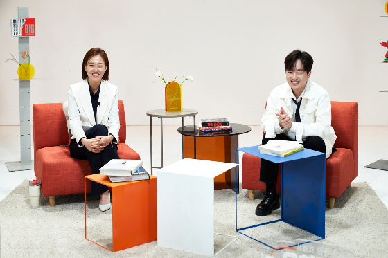 MBC '오히려 좋아'의 MC 장윤정, 이찬원./사진=MBC