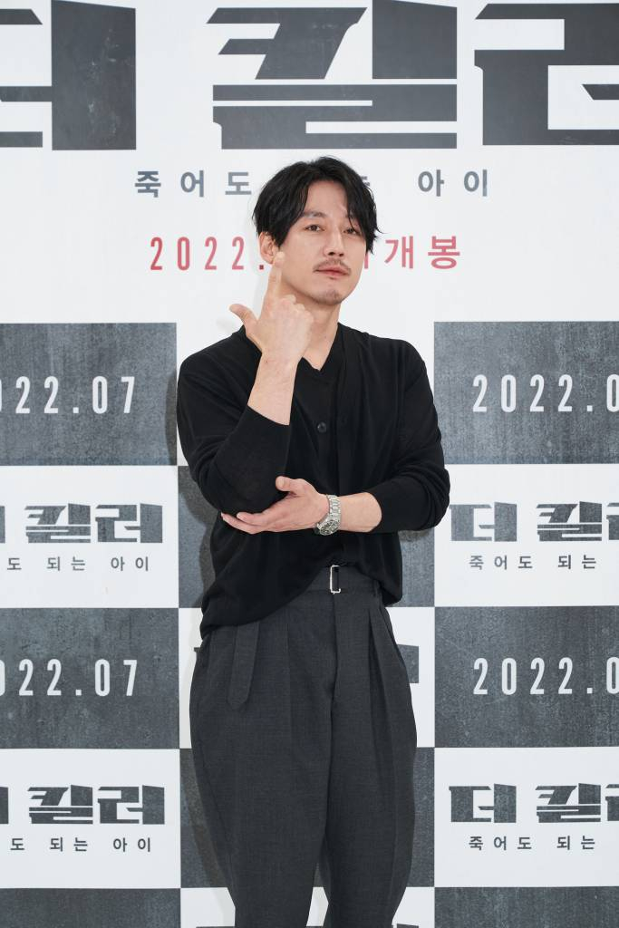 배우 장혁이 8일 오전 온라인으로 진행된 영화 '더 킬러:죽어도 되는 아이' 제작보고회에 참석해 포즈를 취하고 있다.  '더 킬러:죽어도 되는 아이'(감독 최재훈)는 호화로운 은퇴 생활을 즐기던 업계 최강 킬러 '의강'이 겁도 없이 자신을 건드린 놈들을 끝까지 쫓아 응징하는 액션 영화다. 오는 7월 한국과 미국 동시 개봉. / 사진제공 = (주)아센디오 / 2022.06.08 /사진=김창현 기자 chmt@