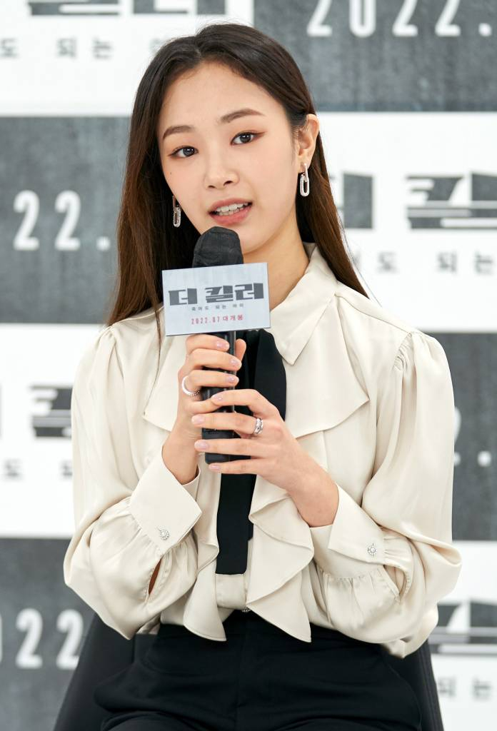 걸그룹 공원소녀 이서영(앤)이 8일 오전 온라인으로 진행된 영화 '더 킬러:죽어도 되는 아이' 제작보고회에 참석해 인사말을 하고 있다.  '더 킬러:죽어도 되는 아이'(감독 최재훈)는 호화로운 은퇴 생활을 즐기던 업계 최강 킬러 '의강'이 겁도 없이 자신을 건드린 놈들을 끝까지 쫓아 응징하는 액션 영화다. 오는 7월 한국과 미국 동시 개봉. / 사진제공 = (주)아센디오 / 2022.06.08 /사진=김창현 기자 chmt@