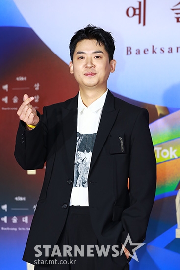 배우 조현철이 6일 오후 경기 고양시 일산 킨텍스에서 진행된 제58회 백상예술대상 레드카펫 행사에 참석해 포즈를 취하고 있다. /사진제공=백상예술대상사무국 /사진=이동훈 기자 photoguy@