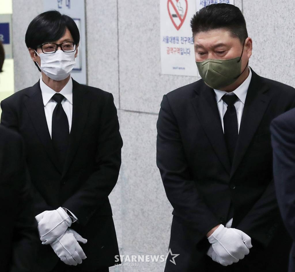 방송인 故 송해 발인식이 10일 오전 서울 종로구 연건동 서울대학교병원 장례식장에서 엄수된 가운데 유재석, 강호동이 슬픔에 잠겨 있다. 2022.06.10 /사진=김창현 기자 chmt@