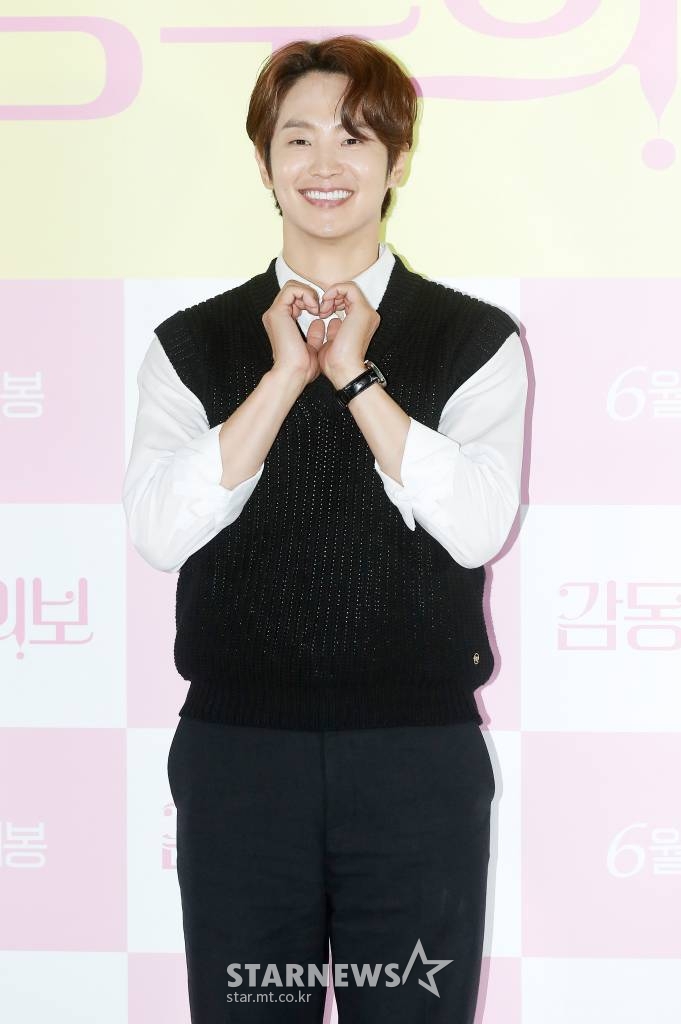 배우 최웅이 13일 오후 서울 광진구 롯데시네마 건대입구점에서 열린 영화 '감동주의보' 언론시사회 및 기자간담회에 참석해 포즈를 취하고 있다. ‘감동주의보’는 큰 감동을 받으면 생명이 위험해지는 감동병을 앓고 있는 보영이 착한 시골청년 철기를 만나 꿈과 사랑을 이루어 내는 로맨스 코미디 영화다. 오는 22일 개봉. 2022.06.13 /사진=김창현 기자 chmt@