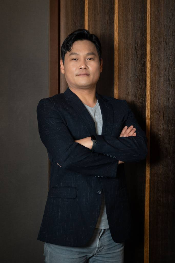 영화 '범죄도시2'의 이상용 감독이 24일 오전 화상으로 진행된 인터뷰를 위해 포즈를 취하고 있다. '범죄도시2'는 괴물형사 '마석도'와 금천서 강력반이 베트남 일대를 장악한 최강 빌런 '강해상'을 잡기 위해 펼치는 통쾌한 범죄 소탕 작전을 그린 영화다. /사진제공=에이비오엔터테인먼트 2022.05.24 /사진=이동훈 기자 photoguy@