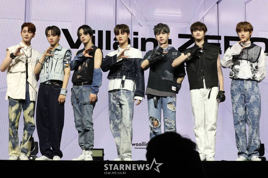 그룹 드리핀(DRIPPIN) 차준호, 황윤성, 김동윤, 이협, 주창욱, 알렉스, 김민서가 15일 오후 서울 중구 블루스퀘어에서 두번째 싱글 '빌런 : 제로(Villlain : ZERO)' 발매 기념 쇼케이스를 열고 포즈를 취하고 있다. 2022.06.15 /사진=임성균 기자 tjdrbs23@