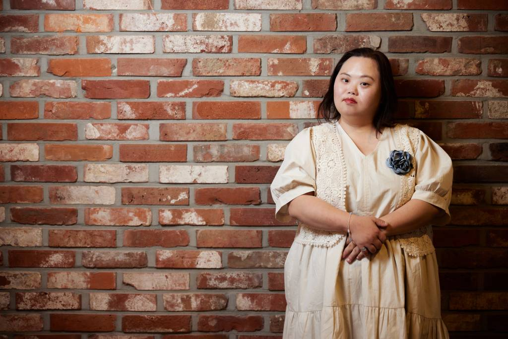 다큐멘터리 영화 '니 얼굴'의 정은혜 작가가 17일 진행된 라운드 인터뷰를 위해 포즈를 취하고 있다. 발달장애인 은혜씨가 문호리리버마켓의 인기 셀러로 거듭나며 진정한 아티스트로 성장하는 과정을 담아낸 다큐멘터리 영화 '니얼굴'은 오는 23일 개봉된다. /사진제공=영화사 진진 2022.06.17