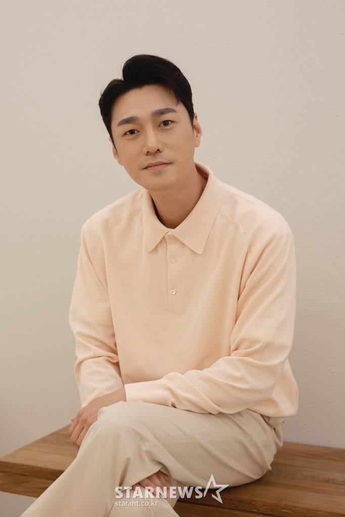 드라마 '우리들의 블루스'의 배우 최영준이 14일 오후 진행된 종영 인터뷰를 위해 포즈를 취하고 있다. /사진제공=더블케이필름앤씨어터 2022.06.14 /사진=이동훈 기자 photoguy@
