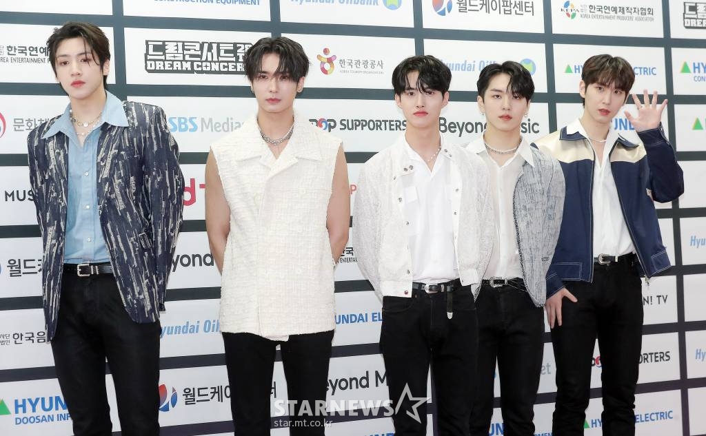 그룹 펜타곤이 18일 오후 서울 송파구 잠실 올림픽주경기장에서 진행된 '2022 드림콘서트' 포토월 행사에 참석해 포즈를 취하고 있다. 2022.06.18 /사진=김창현 기자 chmt@