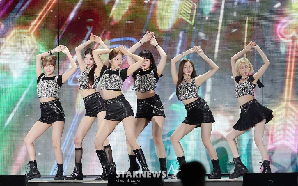 걸그룹 아이브가 18일 오후 서울 송파구 잠실 올림픽주경기장에서 진행된 '2022 드림콘서트'에 참석해 멋진 무대를 선보이고 있다. 2022.06.18 /사진=김창현 기자 chmt@