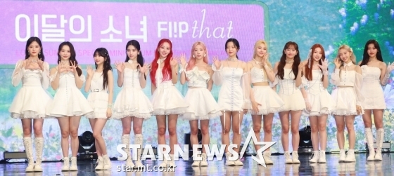 걸그룹 이달의 소녀(LOONA)가 20일 오후 서울 코엑스에서 진행된 서머 스페셜 미니 앨범 '플립 댓'(Flip That) 발매기념 쇼케이스에서 포즈를 취하고 있다. /사진=이동훈 기자