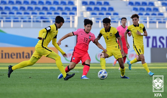 한국 축구 대표팀 이강인(왼쪽에서 두 번째)./사진=대한축구협회