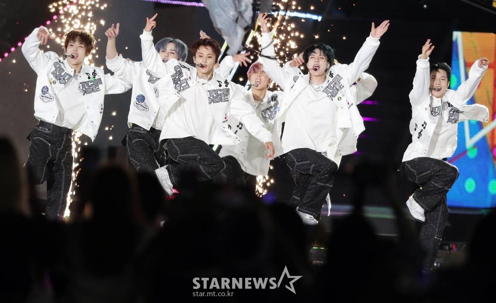 그룹 NCT드림이 18일 오후 서울 송파구 잠실 올림픽주경기장에서 진행된 '2022 드림콘서트'에 참석해 멋진 무대를 선보이고 있다. 2022.06.18 /사진=김창현 기자 chmt@