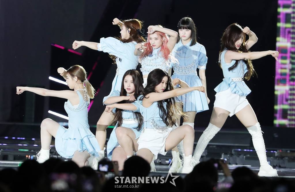 걸그룹 엔믹스가 18일 오후 서울 송파구 잠실 올림픽주경기장에서 진행된 '2022 드림콘서트'에 참석해 멋진 무대를 선보이고 있다. 2022.06.18 /사진=김창현 기자 chmt@