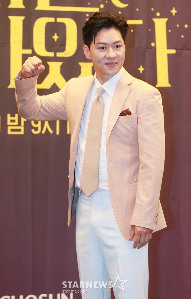 배우 정상훈이 22일 오후 서울 마포구 상암동 스탠포드호텔에서 진행된 TV조선 새 드라마 '마녀는 살아있다' 제작발표회에 참석해 포즈를 취하고 있다. 산 날과 살날이 반반인 불혹의 나이에 죽이고 싶은 누군가가 생겨버린 세 여자의 이야기를 다루는 미스터리 블랙코미디 '마녀는 살아있다'는 오는 25일 첫 방송된다. /2022.06.22 /사진=이동훈 기자 photoguy@